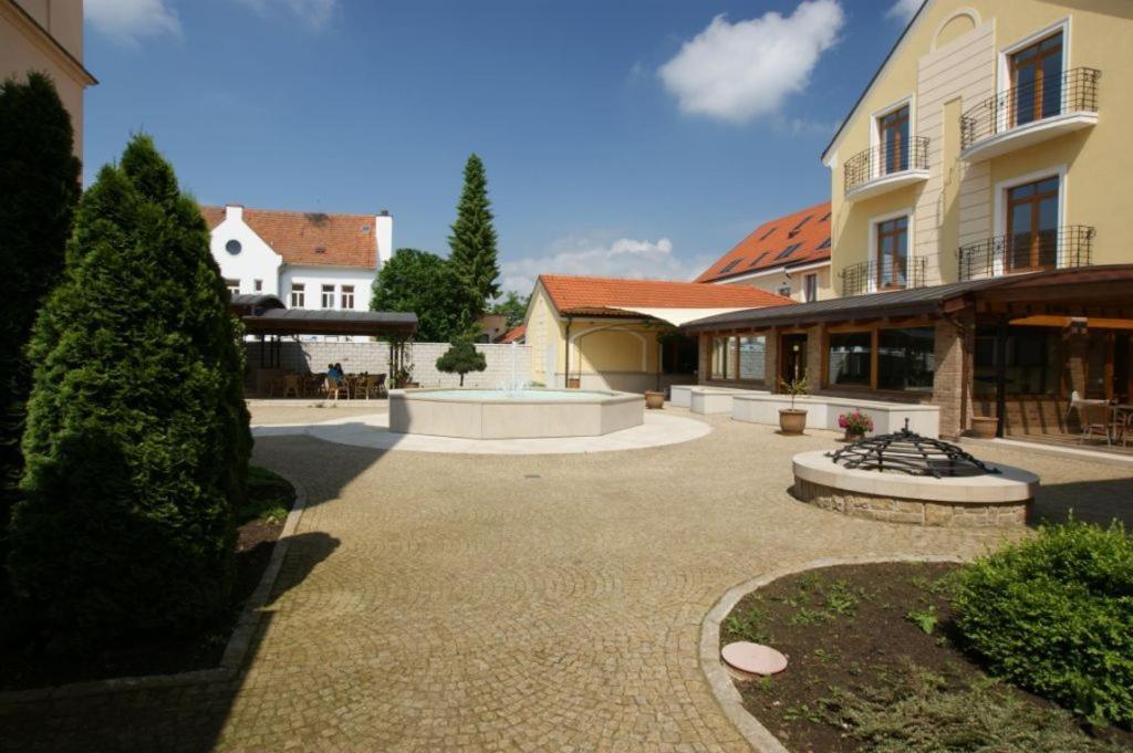 Hotel Mario Lednice Ngoại thất bức ảnh